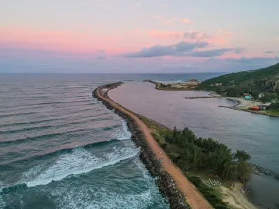 LAGUNA Exclusive - HISTÓRIA, CULTURA, PRAIAS, E ENCONTRO COM OS BOTOS