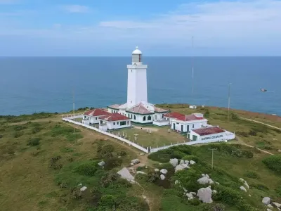 LAGUNA Exclusive - HISTÓRIA, CULTURA, PRAIAS, E ENCONTRO COM OS BOTOS